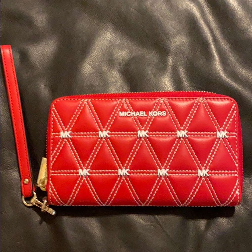 Fabulous Michael Kors Zipper Wristlet